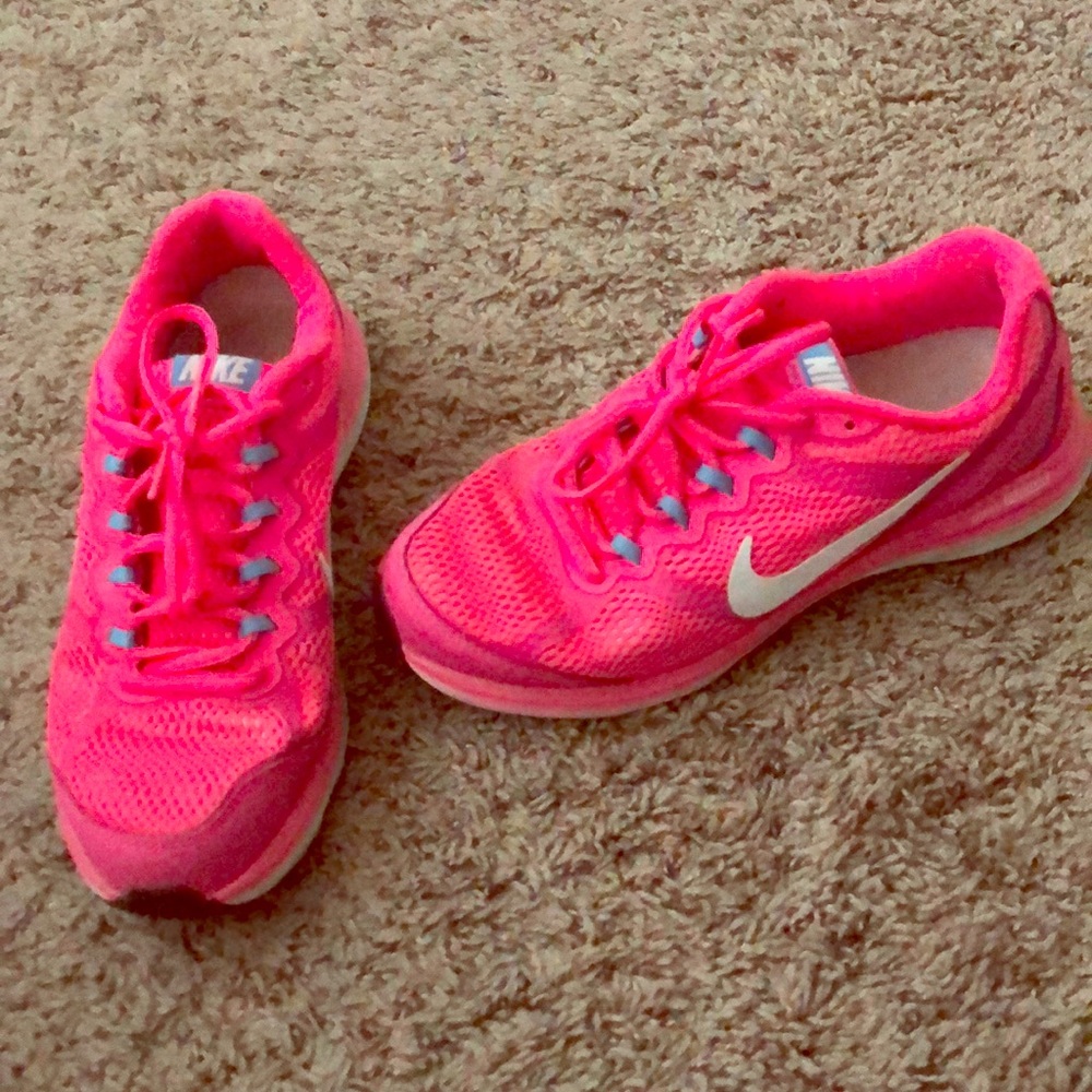 Pink nike dual fusion training shoes